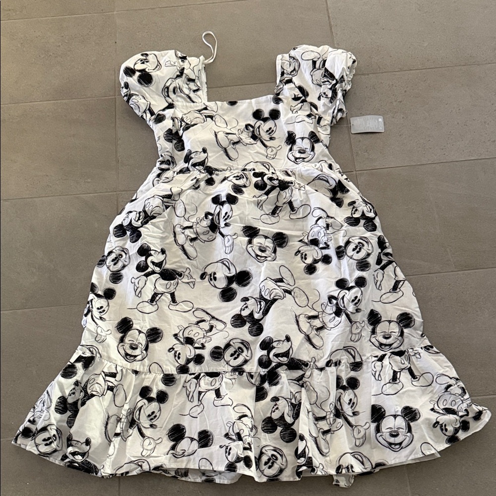 NWT women’s size XL Disney Mickey Mouse sketch dress.